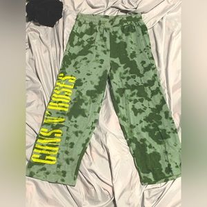 GUNS & ROSES Sweat pants/joggers green tie-dye Size L